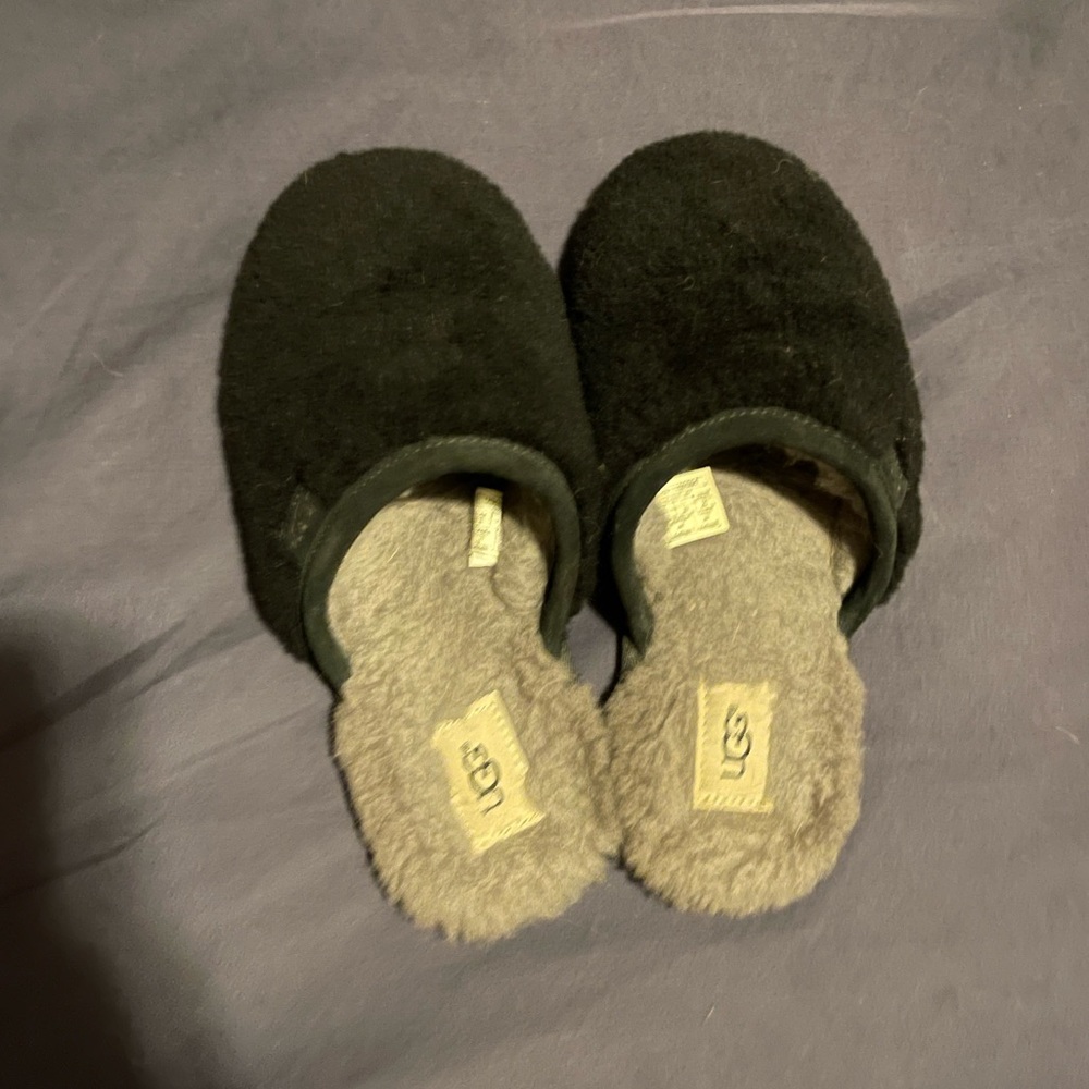 Women’s size 8 Ugg slippers